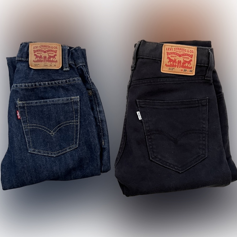2 pairs of Levi’s pants